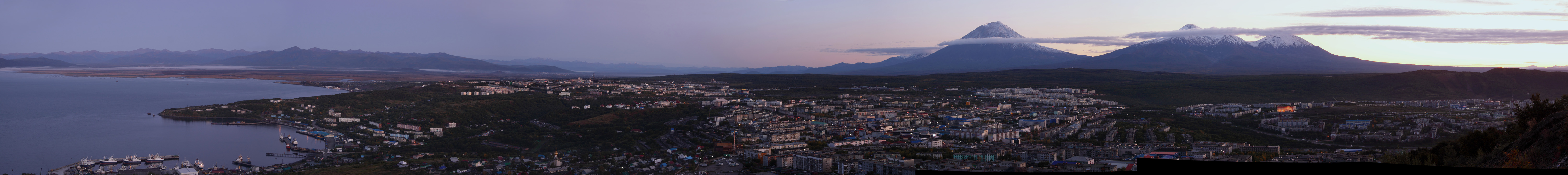 Авачинская бухта, Петропавловск и вулканы.