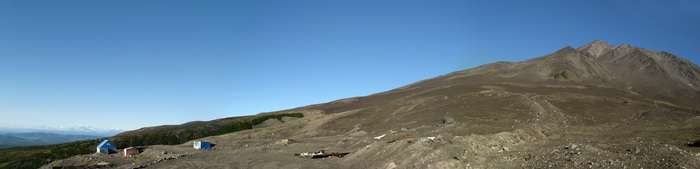 База Эдельвейс у подножия Козельского вулкана.