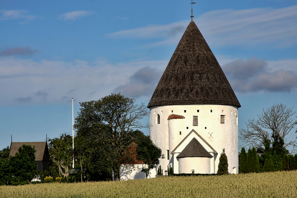 Борнхольм. Круглая церковь в Ольскере Round church in Olsker, Iglesia redonda de Olsker