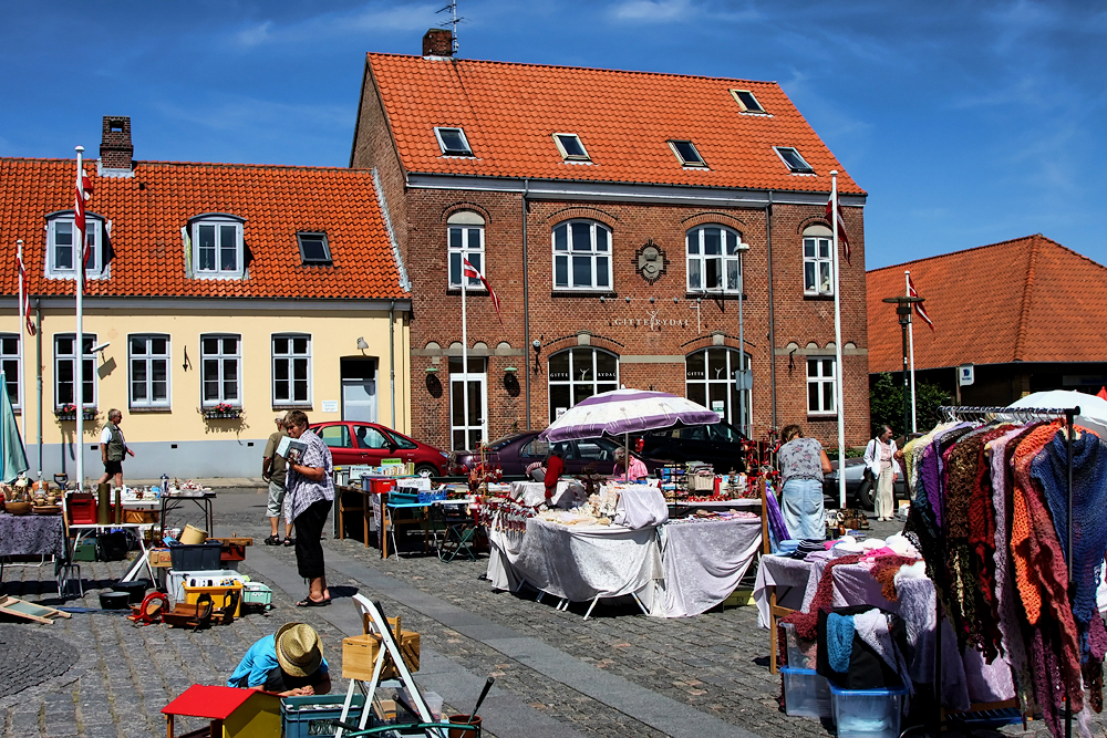 Борнхольм. Окиркеби. Главная площадь. Town of Aakirkeby, main square. Poblacion de Aakirkeby, la plaza central