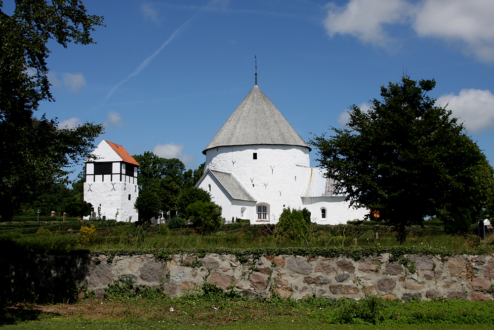 Борнхольм, Круглая церковь в Ниларсе. Round church in Nylars, Iglesia redonda de Nylars