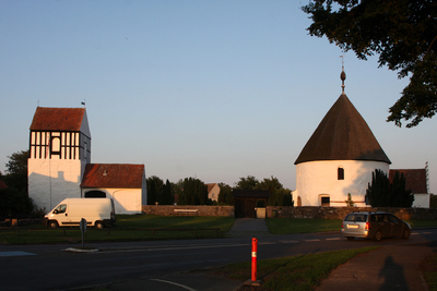 Борнхольм, Круглая церковь в Никере.  Round church in Nyker, Iglesia redonda de Nyker 