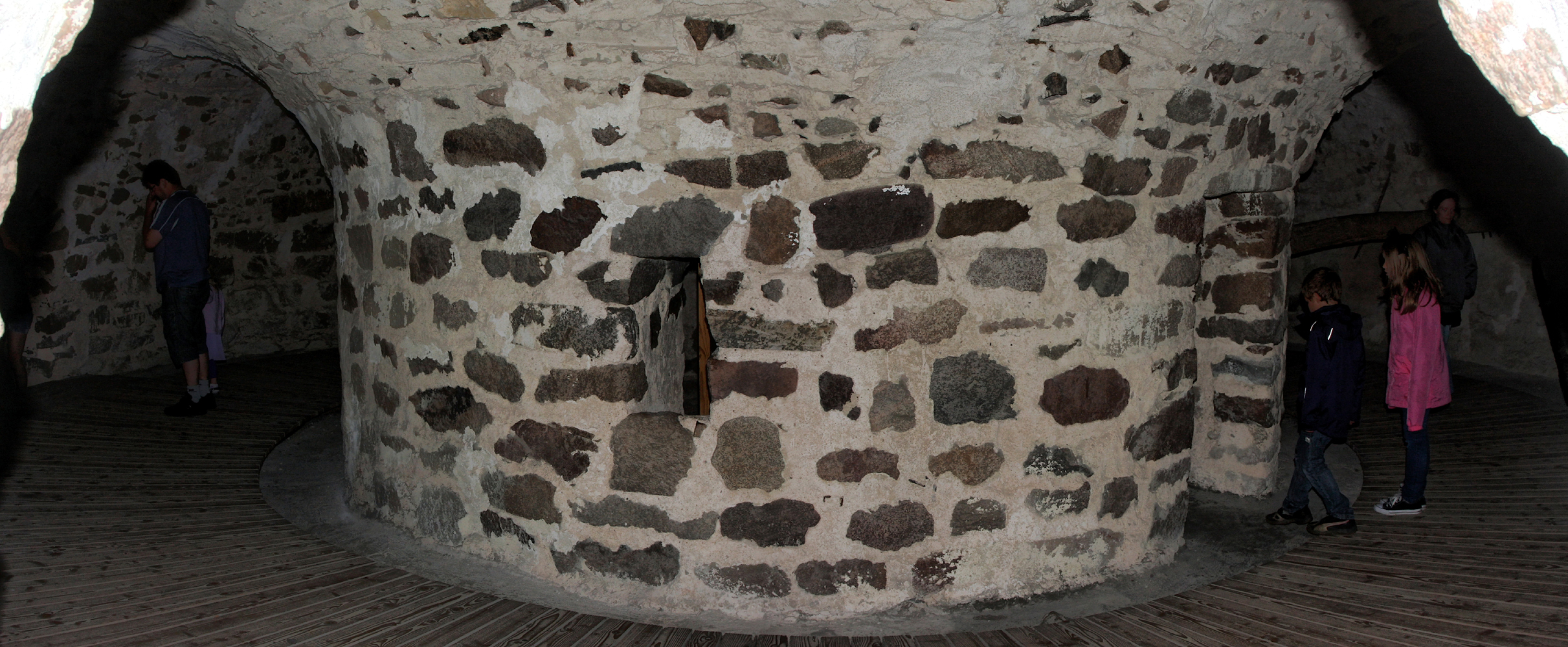 Борнхольм, Внутри церкви в Ёлскере. &#216;lsker church's interior, El interior de la iglesia de &#216;lsker