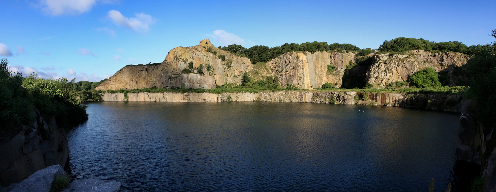 Борнхольм, Опаловое озеро. Opal&#248;sen lake, lago Opal&#248;sen