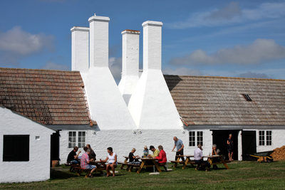 Борнхольм. Коптильня в Хасле. Smokehouse in Hasle. F&#225;brica de ahumados en Hasle.