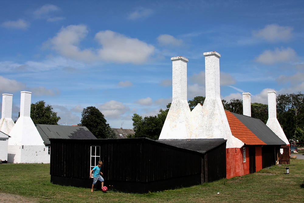 Борнхольм, Коптильня в Хасле. Smokehouse in Hasle, F&#225;brica de ahumados en Hasle.