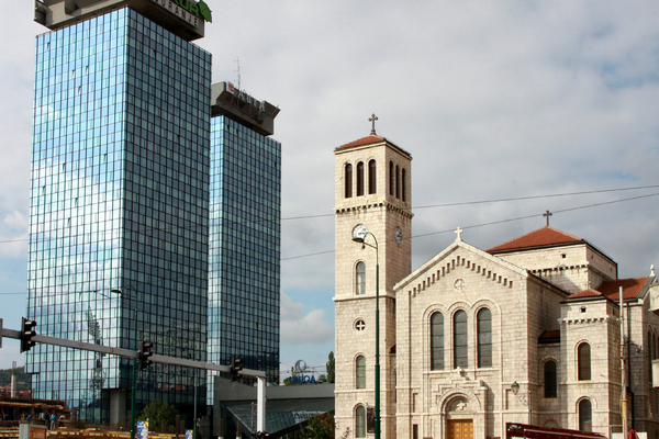 Церковь Святого Йозефа и башни UNITIC.
