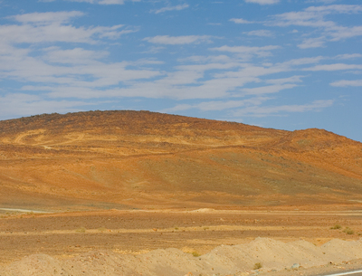 Каменистая пустыня на Синае. Песок и камни. Все сухое и тем не менее разноцветное!!!