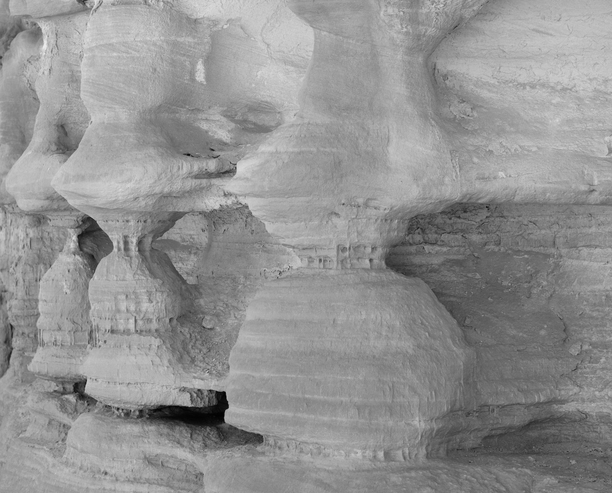 Причудливые формы стен каньона. Так выглядят стенки каньона. Сильно выветренные и часто имеющие крайне причудливые очертания.