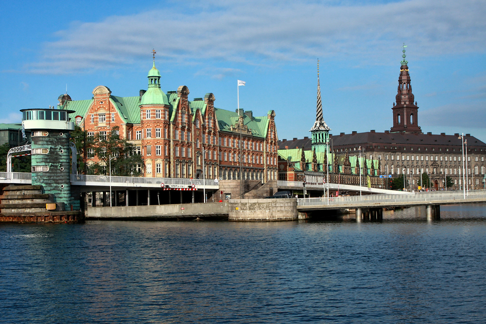  Копенгаген, биржа и замок Кристиансборг Copenhagen, Stock Exchange and Christiansborg palace.