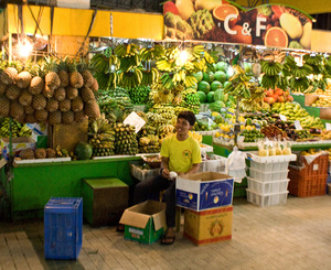 На рынке в Маниле. Так там продают всякие ананасы-бананы.