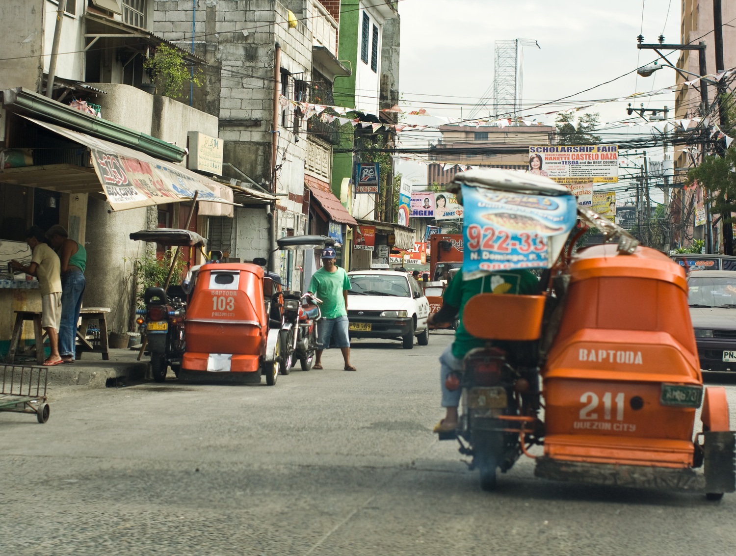 Манила. Типичная маленькая улочка недалеко от Queson city.