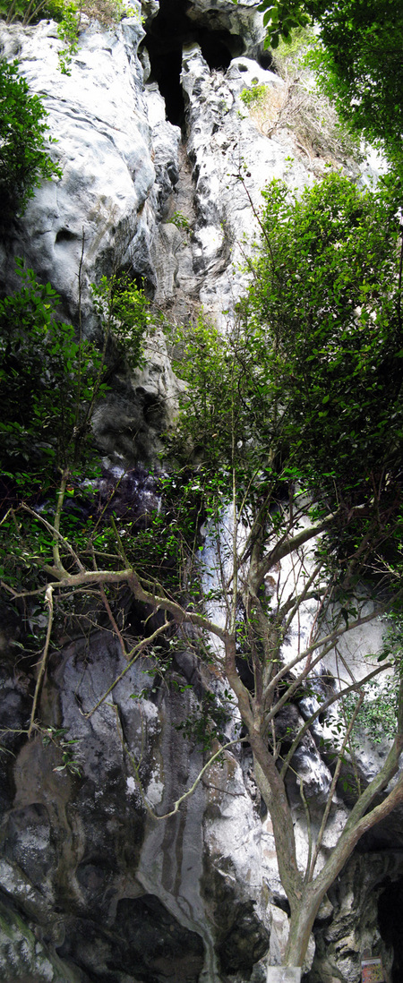 Нижняя часть маршрута Phing.  По отколу в камин и из него в пещерку