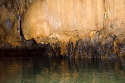 Underground River. Каменный нарост на стене. Очень большой :)