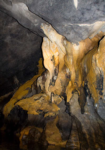 Underground River. Формация, похожая на голую бабу, стоящую спиной.