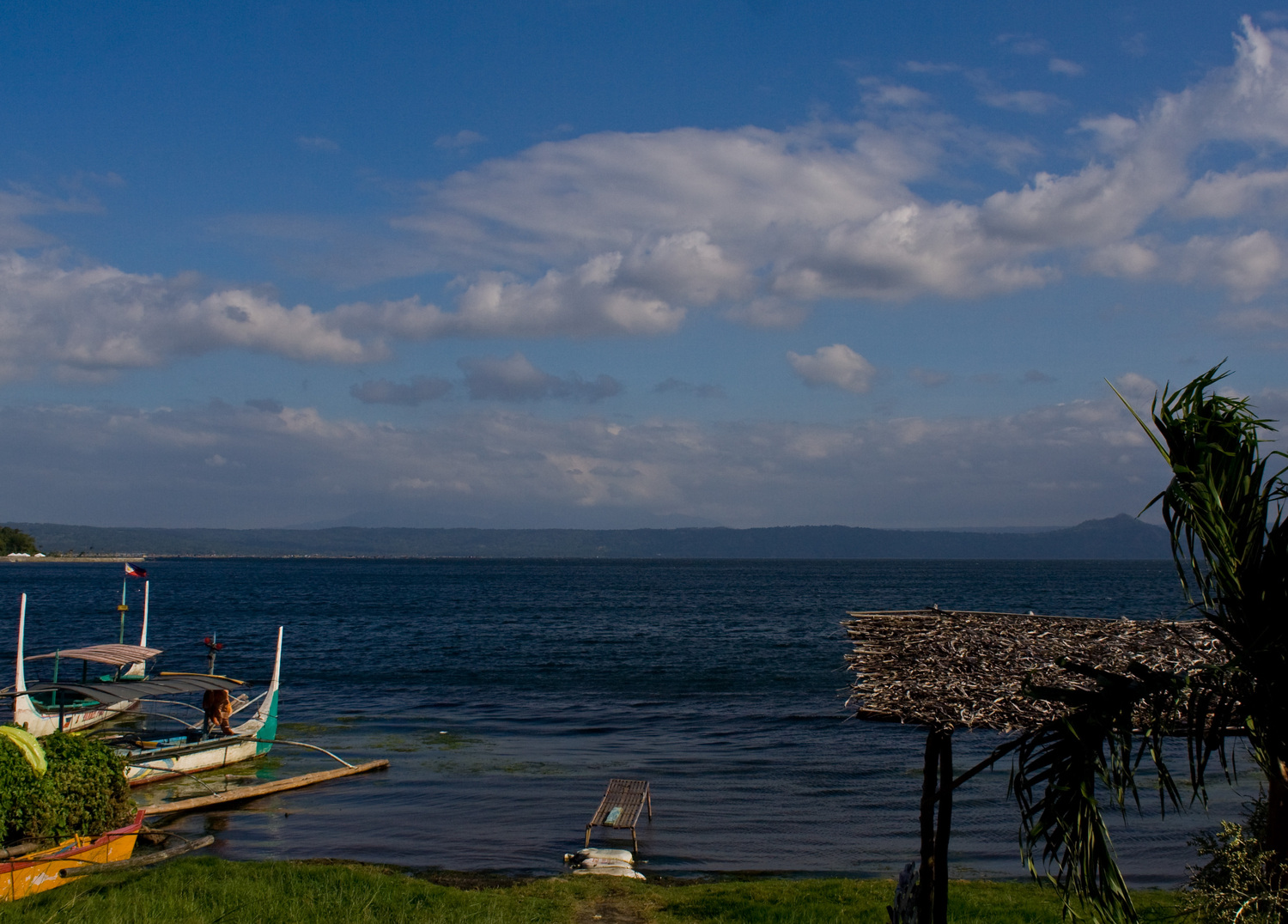 На берегу Taal Lake.