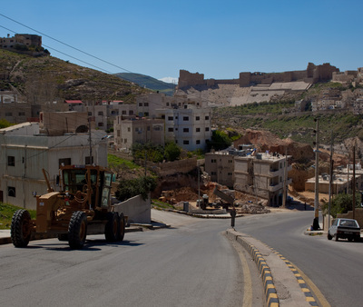 Иордания, вид на крепостную стену замка Аль-Карак.
