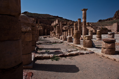 Остатки римской колоннады в Петре.