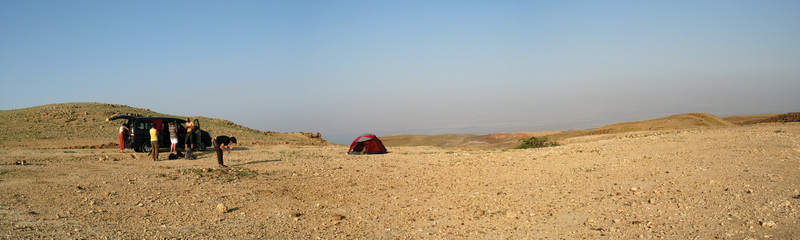 Утро. Собираемся в лагере, поставленном на обочине спецучастка иорданского ралли..