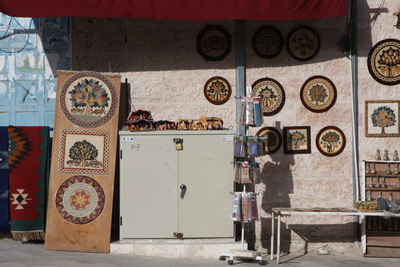 На улицах Мадабы повсюду продают Мозаики.