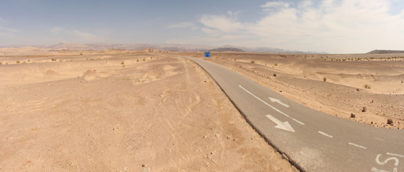 Иордания, Dead Sea Highway.. Одна из боковых дорожек.
