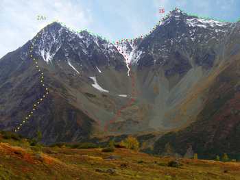Возможные варианты подъема на Вачкажец летом. По С ребру (2А) и по С-В гребню (1Б).