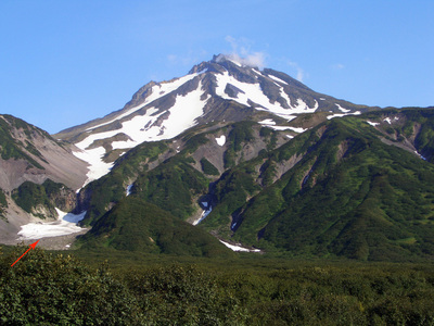 Вилючинский вулкан. Стрелкой показано начало маршрута на вершину.