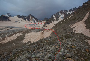 Ледник Западный Башиль. Путь подъема на перевал Грановского.