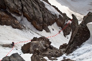 Первые две дюльферные веревки с седловины перевала Суворова.