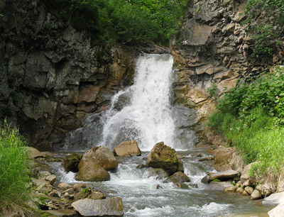 Водопад на Первой речке. находится через увал от Горячего ключа