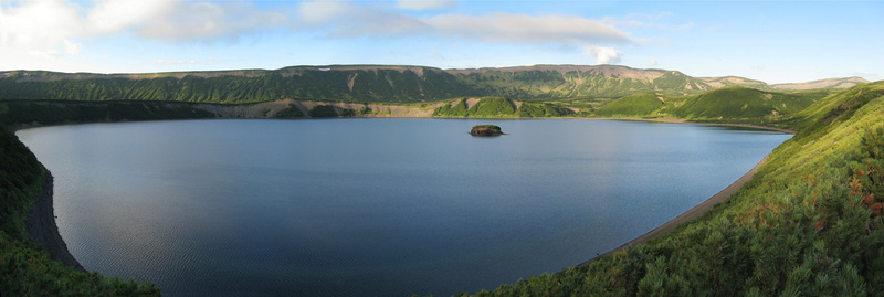 Кратерное озеро Дальнее. северная окраина кальдеры Узон