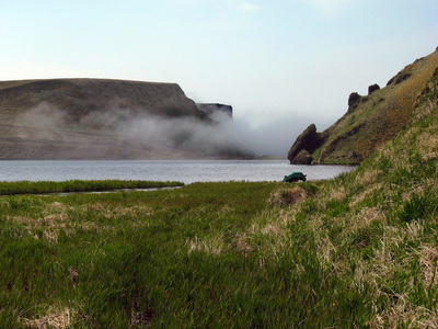Остров Кунашир, туман над озеро Горячее.