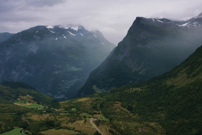 Норвегия, Мёре-о-Ромсдал, горы вокруг Гейрангера. Norway, M&#248;re-og-Romsdal, Mountains around Geiranger