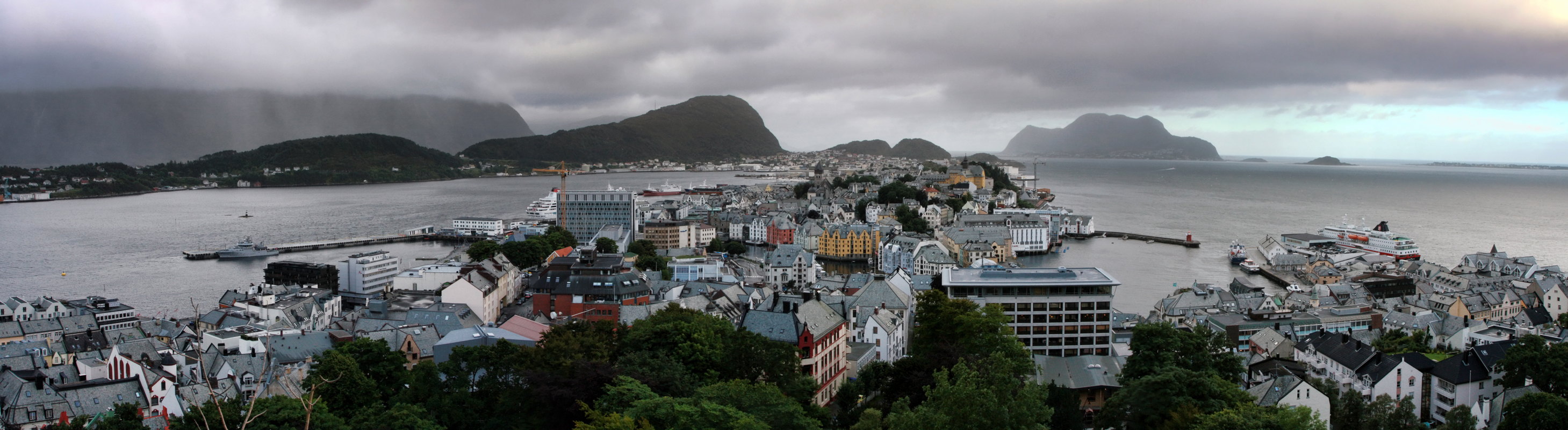 Норвегия, Мёре-о-Ромсдал, Олесунн, вид с Акслы. Norway, M&#248;re-og-Romsdal, &#197;lesund, view from Aksla hill