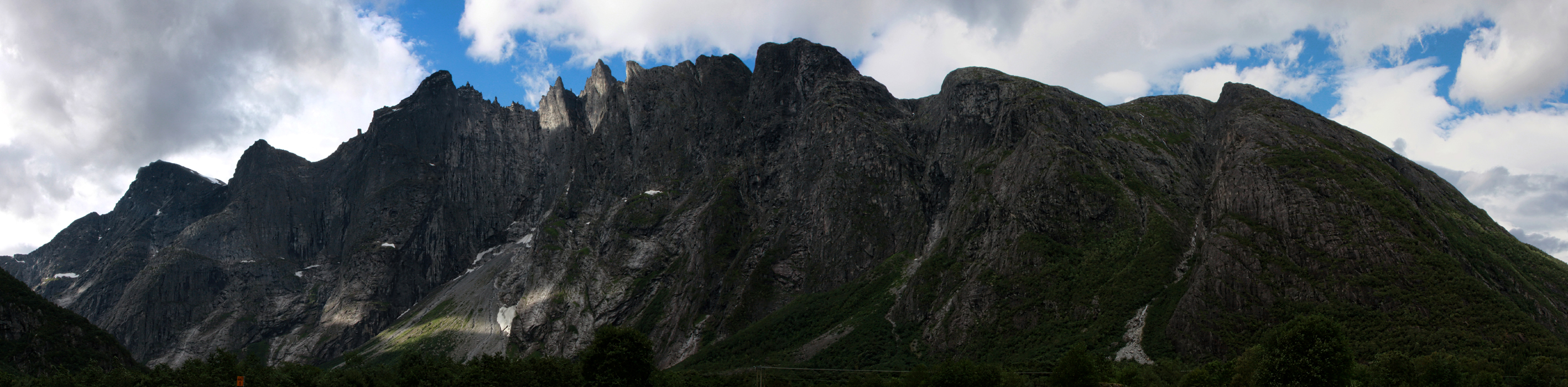 Норвегия, Мёре-о-Ромсдал, Стена Троллей. Norway, M&#248;re-og-Romsdal, Trollwall (Trollveggen)