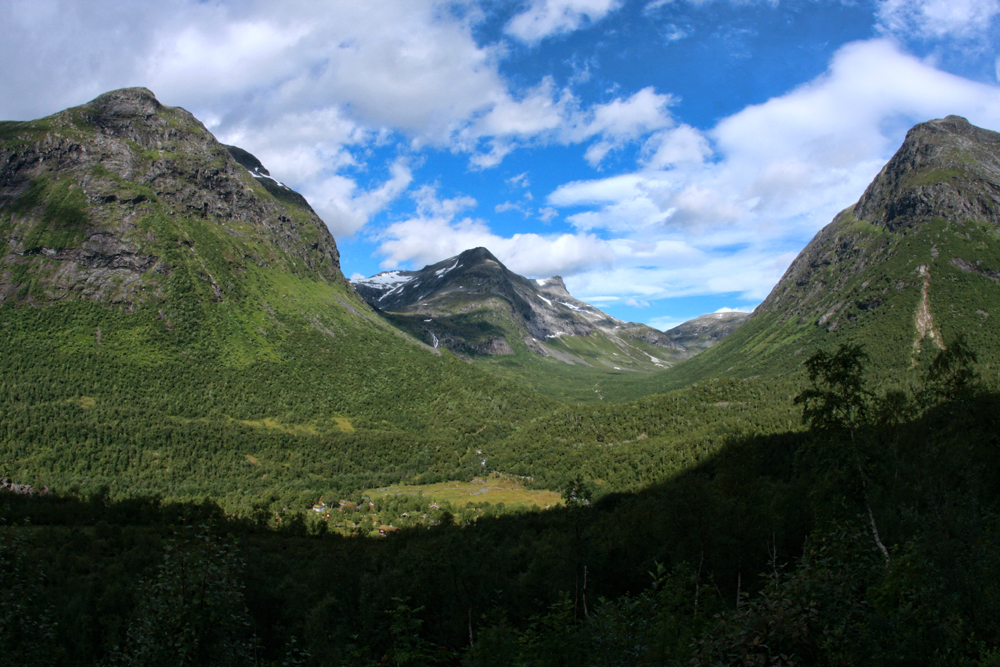 Норвегия, Мёре-о-Ромсдал, Валльдален. Norway, M&#248;re-og-Romsdal, Valldalen