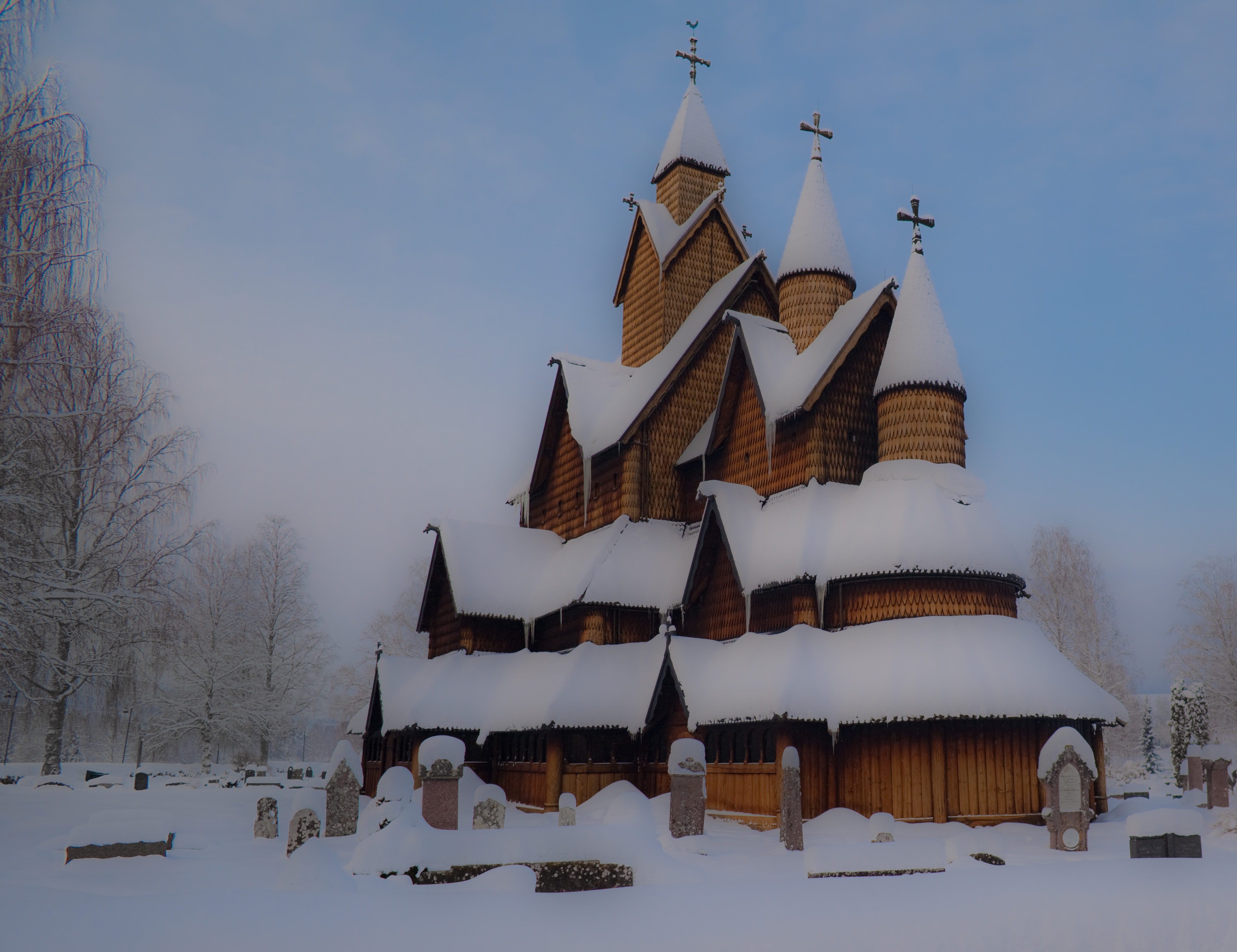Деревянная церковь в Хеддале. Недалеко от городка Хеддале в Норвегии расположена самая большая деревянная каркасная церковь в Норвегии.