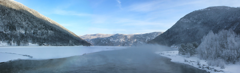 Tinn Lake. Вид на озеро с берега у развилки на Рюкан.