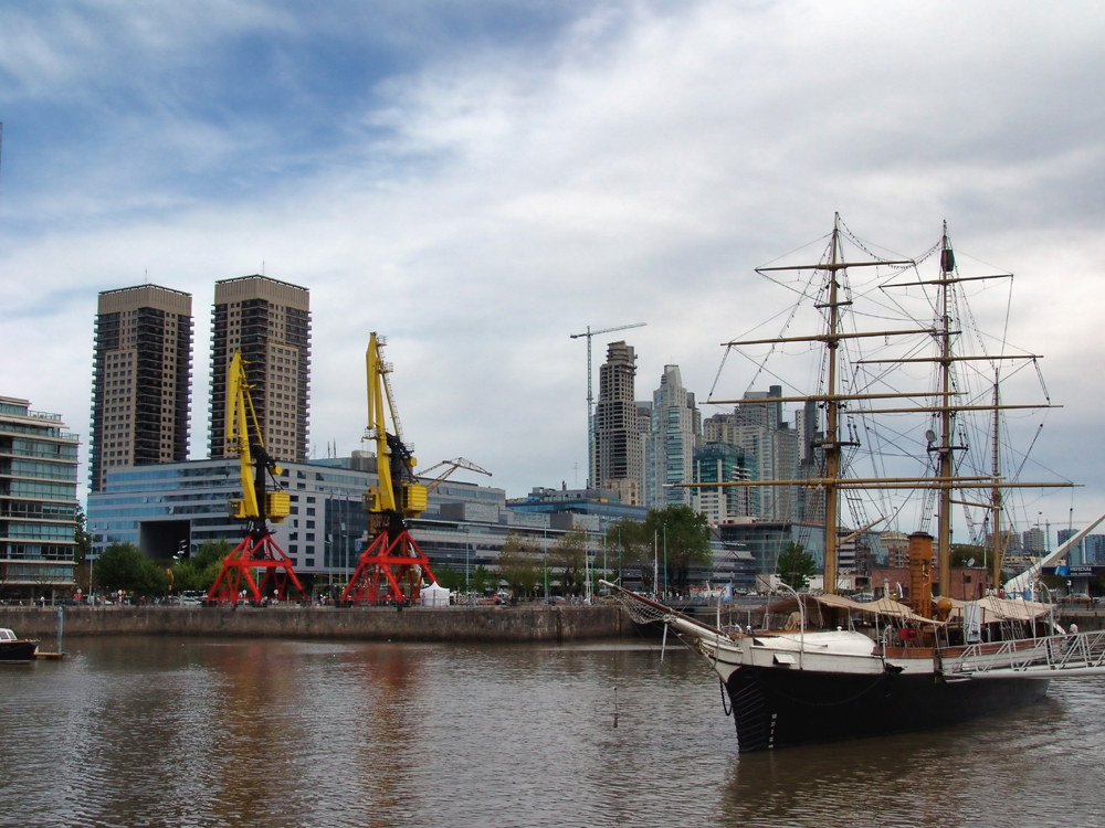 Буэнос-Айрес, канал Puerto Madero.