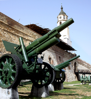 Военная техника в белградской крепости.