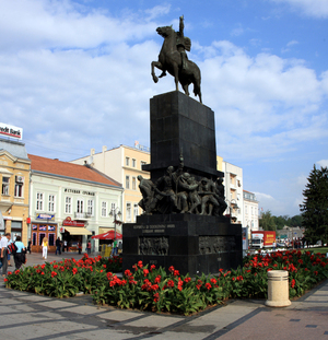 Центр города, площадь Кральа Милана.