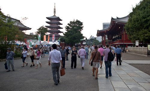 Asakusa. Главный вход в храм.