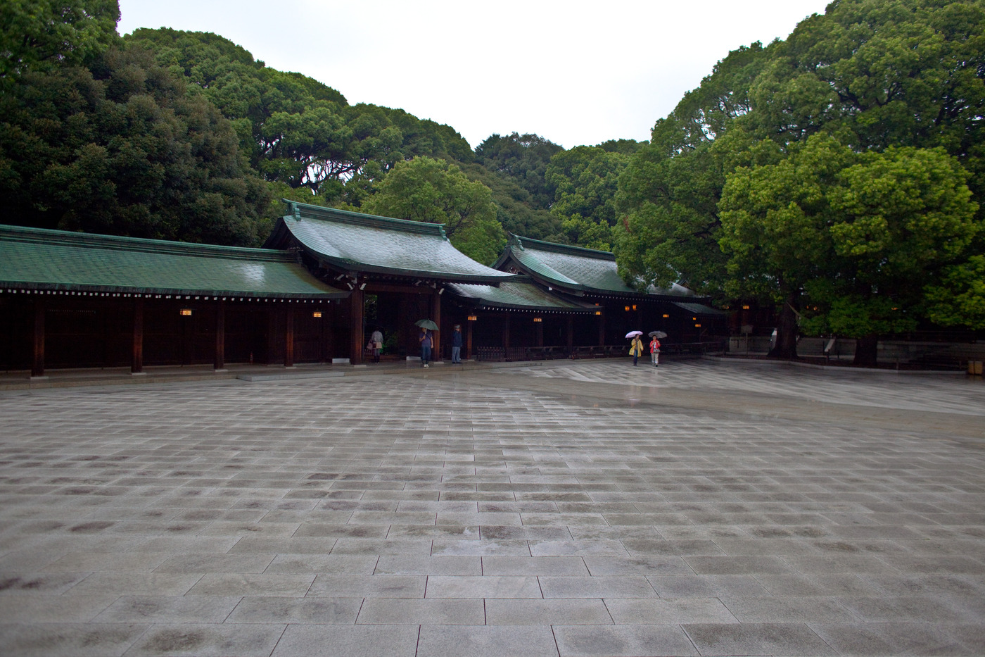 Meiji Shrine. Ограда центрального храма с четырьмя вратами.