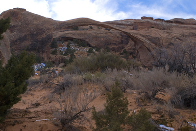 Landscape Arch, вид спереди.