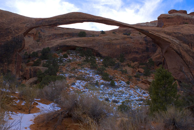 Landscape Arch, вид спереди.