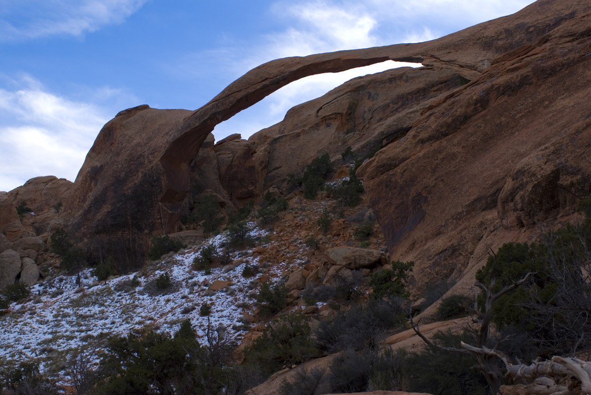 Landscape Arch, вид спереди.