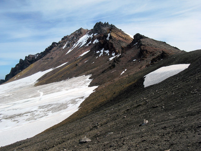 Вершинный гребень Мутновского вулкана.