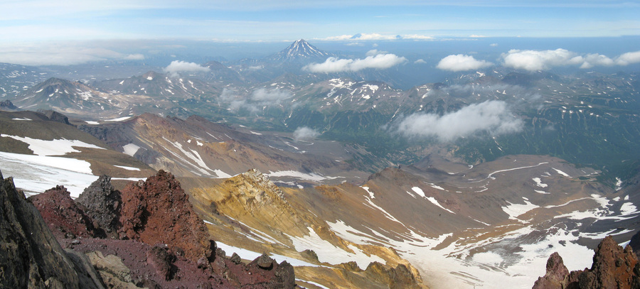 Вид с вершины Мутновского вулкана.