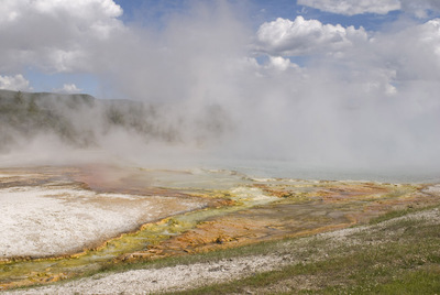 Upper geyser basin - гейзер.