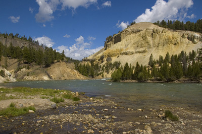 Речка Yellowstone.